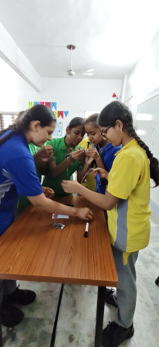 ATAL_VWIA's tweet photo. LED Activity using IR sensor
For STD-8B
No. of beneficiaries - 27

@NITIAayog 
@InfoGujcost 
@csc_mahisagar https://t.co/WMZsbY2SUF