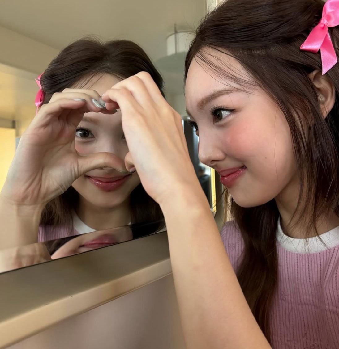 mzrrr_mk's tweet photo. when your reflection is just as beautiful as you are https://t.co/tKhtYFdATt