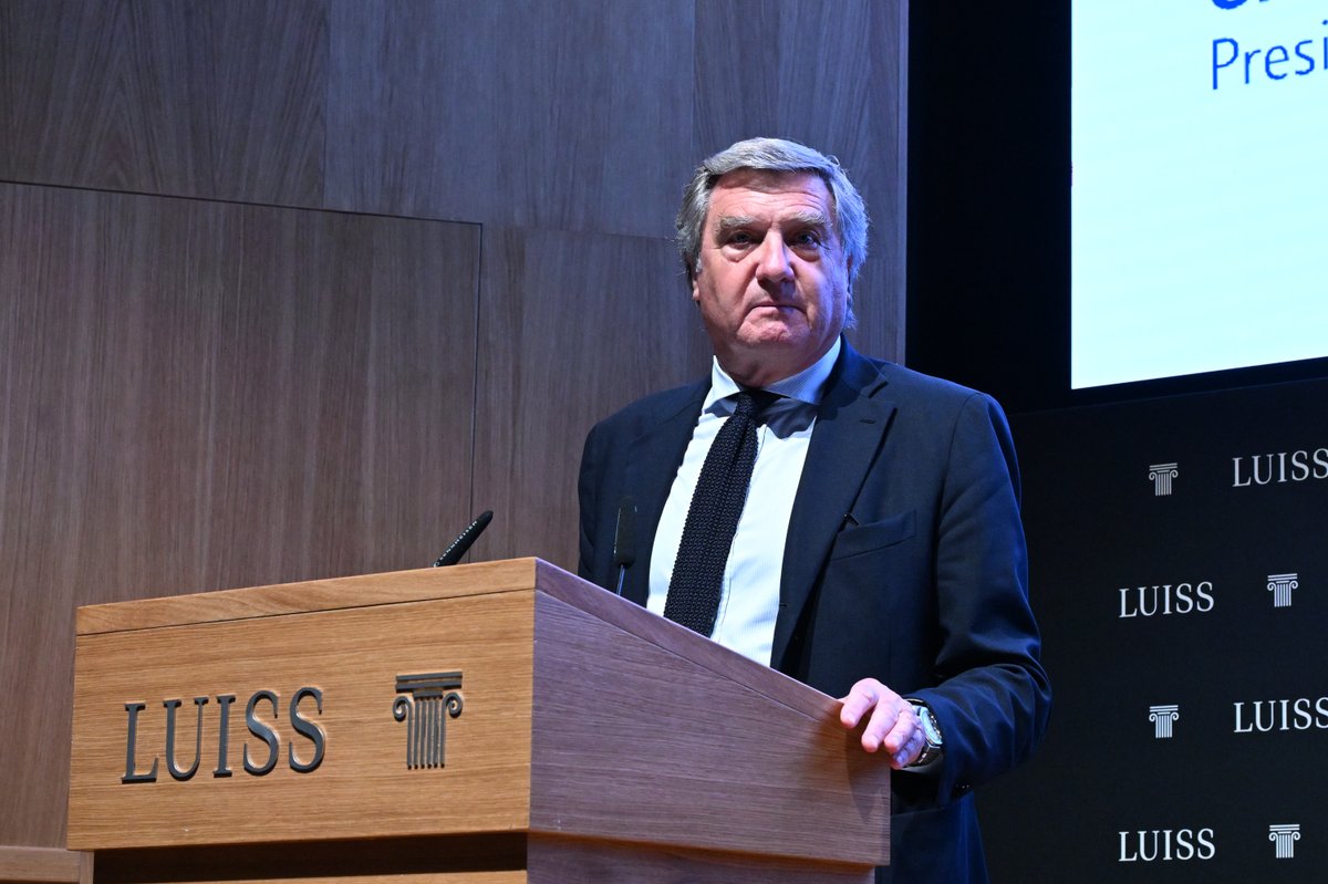 UniLUISS's tweet photo. Creare il possibile.

Quindici anni fa nasceva la @LUISSSoG con l'obiettivo di formare leader capaci di comprendere e guidare la complessità delle istituzioni pubbliche e delle dinamiche globali.

Grazie a chi ha contribuito a questo percorso fatto di persone, idee e impatto. https://t.co/9UhtP5pq7G
