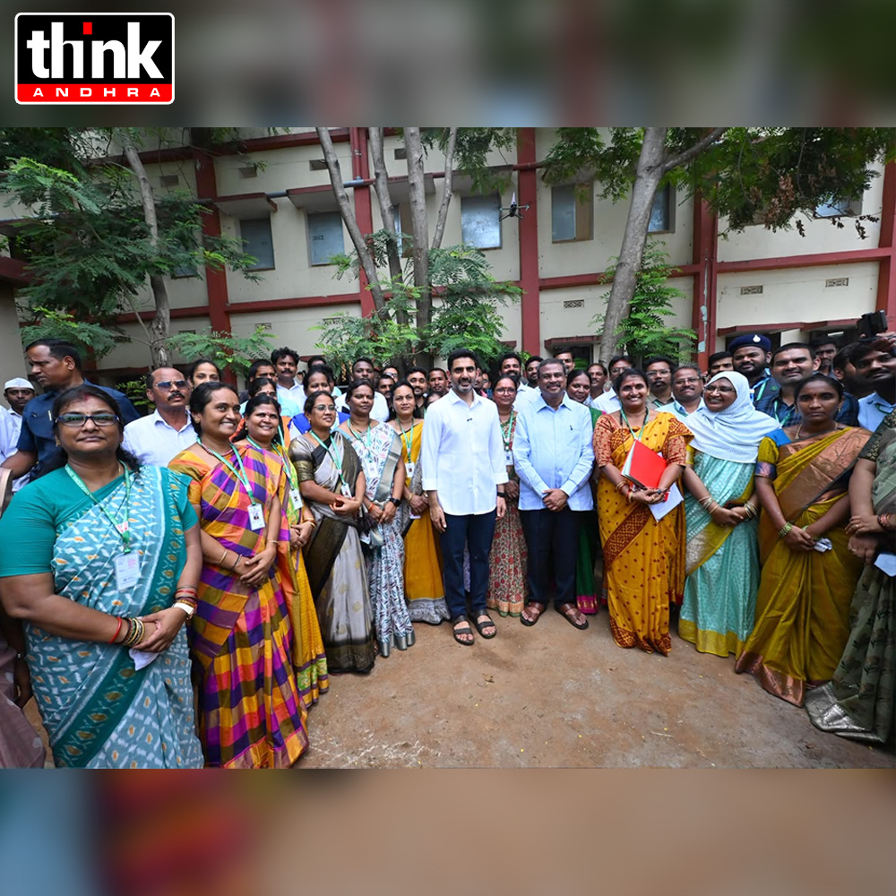 think_andhra's tweet photo. విజయనగరం జిల్లా భోగాపురంలోని PM SHRI ఏపీ మోడల్ స్కూల్ను కేంద్ర విద్యాశాఖ మంత్రి ధర్మేంద్ర ప్రధాన్తో కలిసి రాష్ట్ర విద్య, ఐటీ శాఖల మంత్రి నారా లోకేష్ సందర్శించారు.
#NaraLokesh #DharmendraPradhan #APModelSchool #Vizianagaram https://t.co/EjKcW8Ot51