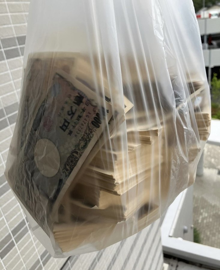 まい tweet media