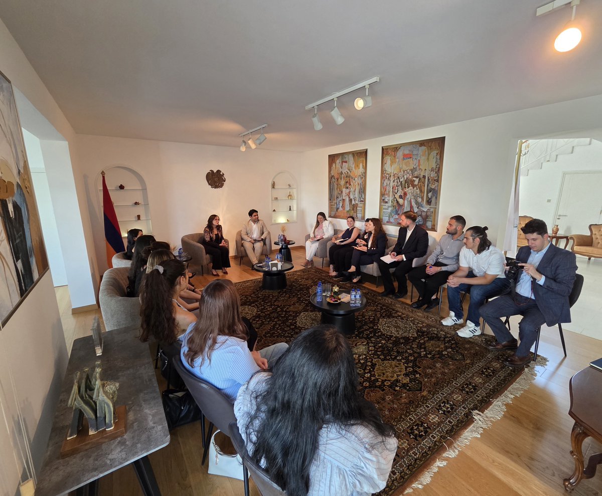 ArmEmbCyprus's tweet photo. 📅 On 29 June, the Embassy of the Republic of Armenia in Cyprus 🇦🇲🤝🇨🇾 hosted a discussion under the Ambassador Series 🎤 of @DiplomaCY on “Cyprus and Armenia: Youth, Democracy, and European Aspirations” 🇪🇺. https://t.co/OZTcI38e7G