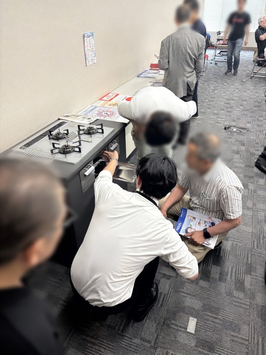 ATOMDENKI_PR's tweet photo. 7月度のアトム社長会も無事に終わりました。
前半にはノーリツ様のガスコンロ/給湯器やゼネラル様のエアコンの説明があり、後半には加盟店様によるアトム感謝祭の取り組みの発表があったりと今月も充実した内容でした。
これからエアコンのピークを迎えるので加盟店の皆様も大変だと思いますがアトム本部も後方支援を頑張ります。
#アトム社長会  #ノーリツ #ゼネラル