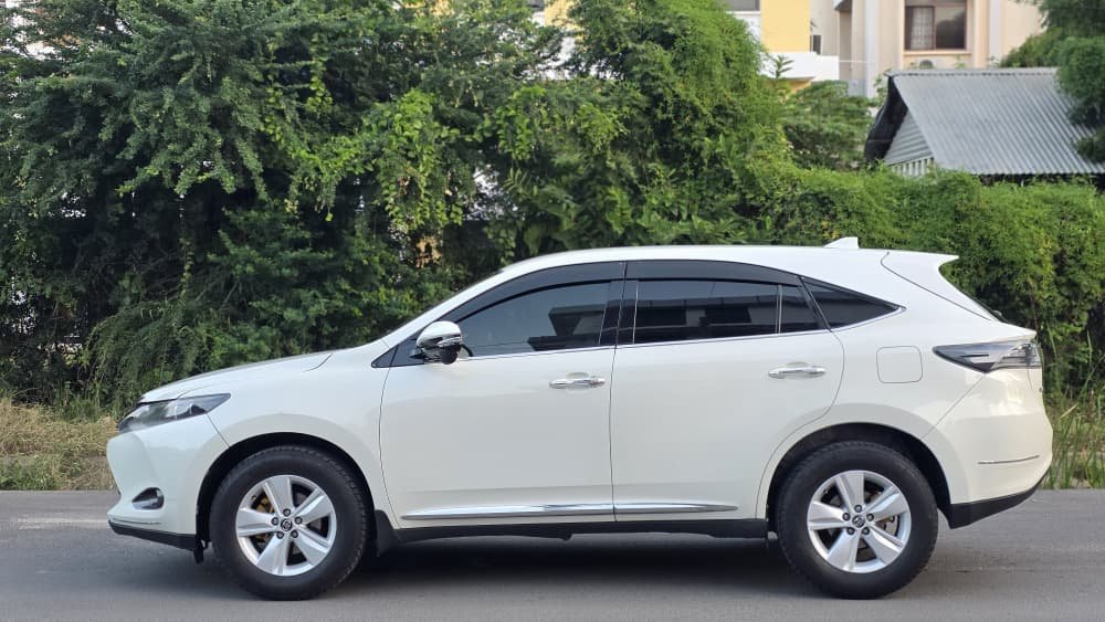 iamdeidei_05's tweet photo. TOYOTA HARRIER ANACONDA

➡️ Year: 2016
➡️ Engine: 1,990Cc
➡️ Mileage: 63,000+
➡️ Engine: 3ZR

✨️ Price 49,900,000/=

➡️ Trans: AUTO

✨Sport Rims
✨Rear Spoiler
✨️Pearl White

➡️ 100% Duty Paid
➡️ Power: ≈ 149–151 hp
➡️ Torque: ≈ 193 Nm
➡️ 12Km per 1Litre

0696221160 https://t.co/WVy6HWMUpS