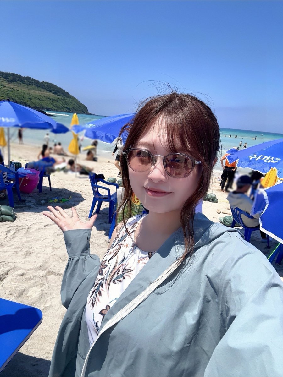 Suzuki_Konomin's tweet photo. 社員旅行に行ってきました🏖️

済州島いいところだった〜！たくさん泳いだ！7月もがんばります！ https://t.co/CR8OYmeGZI