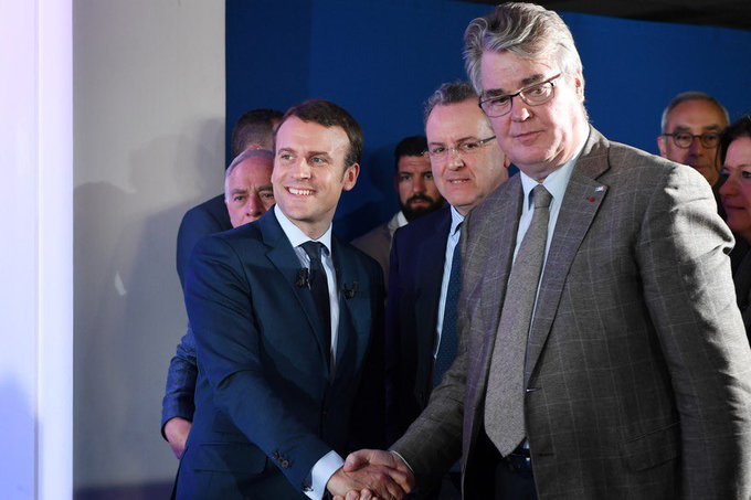 AdamGirard1990's tweet photo. ENCORE UN POURRI CHEZ MACRON! : l'ancien haut-commissaire aux retraites de Macron.  
Jean Paul Delevoye a oublié de déclarer qu'il avait 30 millions d'euros d'actions chez Blackrock ! https://t.co/GybPlUd3WM