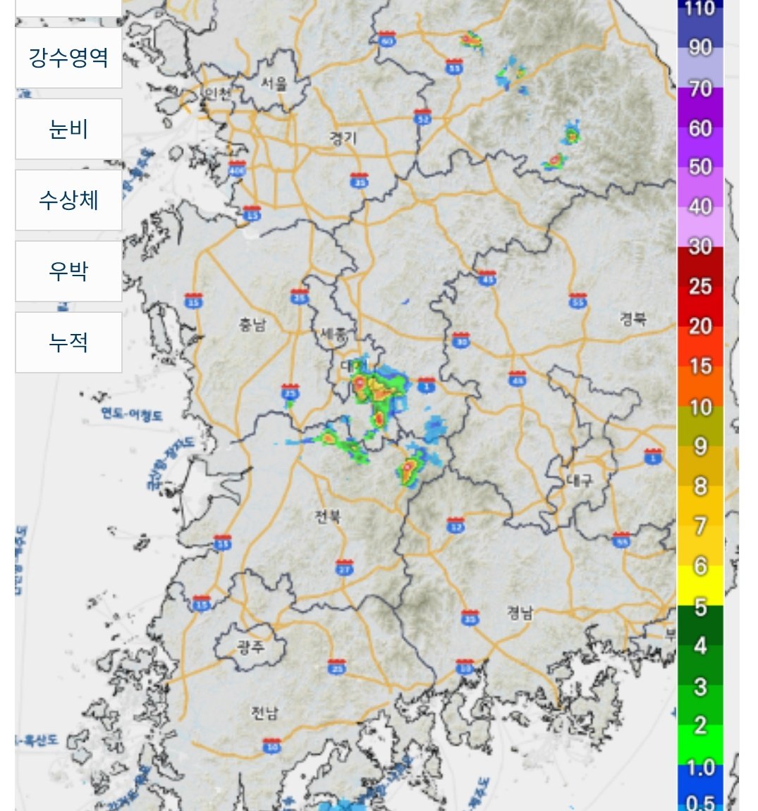 luuuki6's tweet photo. 기상레이더보고 소리지름
지금 경기하는 곳 중엡 대전에만 비가 처오고있디고
하늘이 버린팀도 아니고 https://t.co/fLTIiagwk9