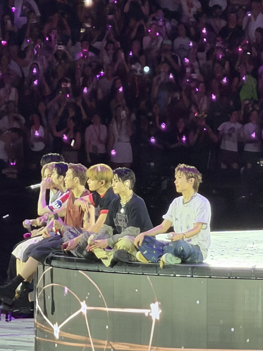 _softybinnie's tweet photo. No zoom      vs         iPhone 17 Pro zoom 💓 https://t.co/TACsKRt9FL