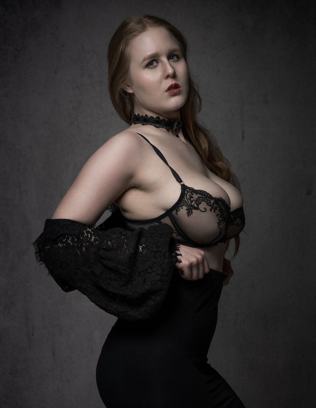 Redheads in black… dangerous or irresistible? 👀🖤🔥 Image by Ravi (Ravindra Samant #redhead #fashion #photoshoot #fyp #viral #model https://t.co/6RY6zdTA71
