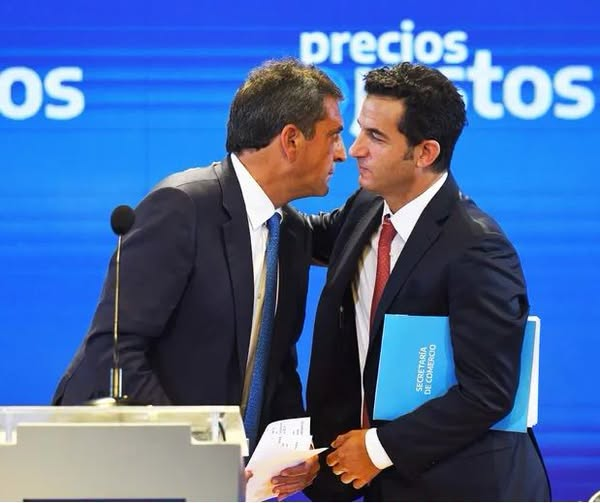 Ottaviani_Gatti's tweet photo. Aprovechemos  a pedir que la justicia se fije que guarda Tombolini en sus cajones,  capaz ahí encontremos alguno que otro billete de los crocantes. Nunca  mas se habló de las SIRA
NOL$ALP (No Odiamos Lo Suficiente A Los Periodistas)

Nunca se dejen psicopatear por los kukaratas https://t.co/JBPX73y2Xa