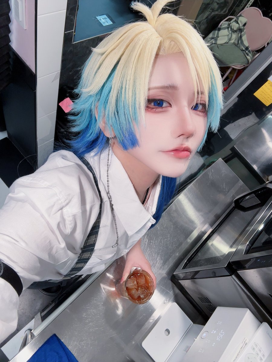 dailriri_'s tweet photo. 카페알바생 카이저 #bluelock https://t.co/1JAAupzryM
