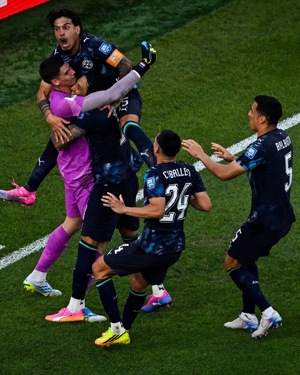 Divulgish's tweet photo. It was Germany's first-ever World Cup penalty shootout defeat, sealed when José Canale sent Manuel Neuer the wrong way. 

Coach Gustavo Alfaro said it best, his players left as warriors and came back as legends. 

Thread 🧵 2 https://t.co/h3iQrrej7o