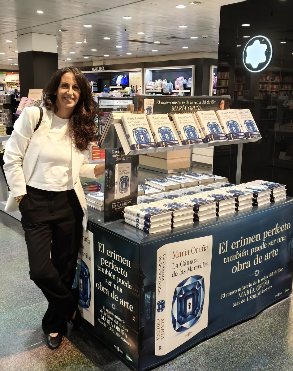 maria_oruna's tweet photo. Muchas gracias por recibirme tan bien, Oviedo. Ha sido un placer pasar por aquí con La Cámara de las Maravillas.
Gracias a @CervantesLib por organizarlo todo tan bien y con un presentador tan fantástico. 
Hasta otra, Asturias 💙 https://t.co/4eFUsU203g