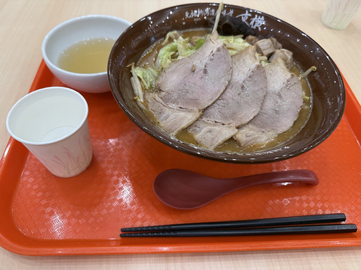 nero7011's tweet photo. イオンモールのフードコートで東横の元祖濃厚味噌ラーメン特製。
やっぱり個人的には割りスープ足すのがベターだな https://t.co/wKU9UZshaG
