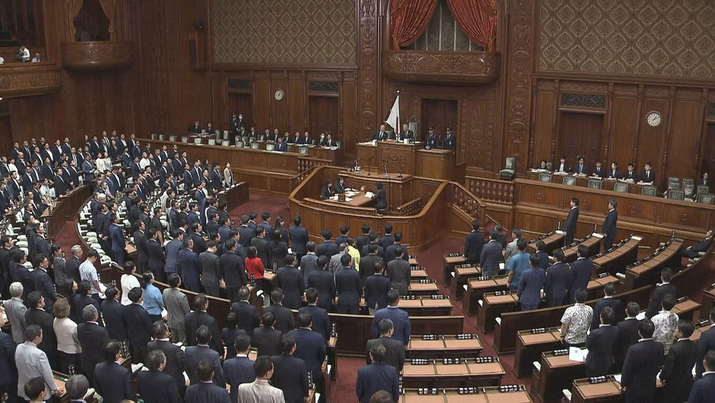 hoshusokuhou's tweet photo. 【国旗損壊罪法案】「バツ印をつけた日の丸を街頭で振る行為」は処罰対象としていない

■法案には詰めの甘さもある
・国民民主の要求で『損壊する場面を撮影し、その映像をSNSなどで事後配信する行為を禁じる条文』を削除してしまった。
・参政が問題視していた、バツ印をつけた日の丸を街頭で振る行為も法案は処罰対象としていない。

かなり骨抜き法案じゃないか？