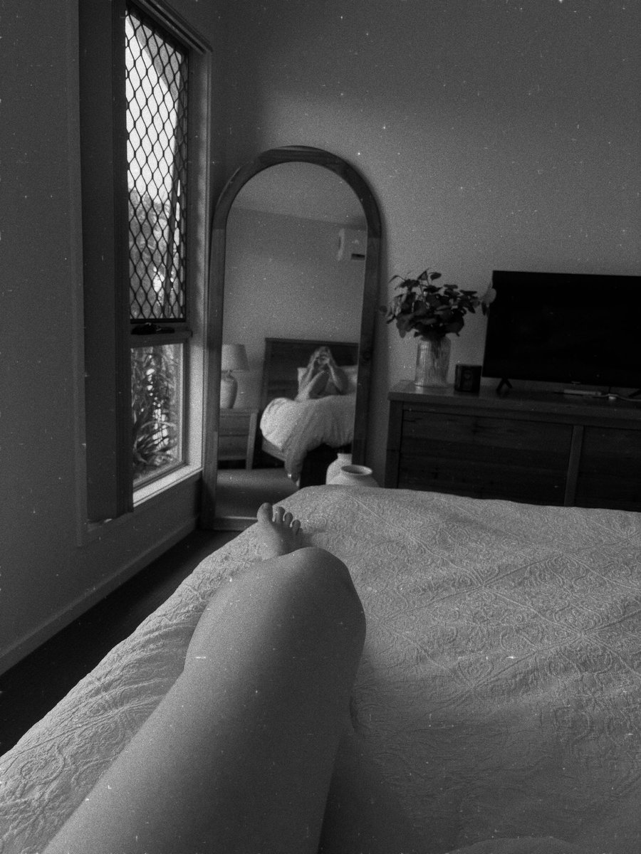 only_elsa_jade_'s tweet photo. Who’s coming to play with me tonight? https://t.co/gV7uGQeghZ