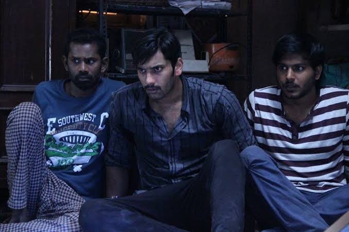 e_wmp's tweet photo. 『Demonte Colony』
タミルのホラー映画！Pettaのｱﾝﾜﾙとﾗﾒｰｼｭおじ達が主演で嬉しい！
呪いの館に行って呪われる話で色んな媒介を用いてじわじわと皆を追い込む✌️ここは来る！って時に結構じんわ〜りとしたカメラワークでビビるタイミングが掴めない😂ホラー映画でもダンスシーンあって安心👻 https://t.co/MYHVqchCMW