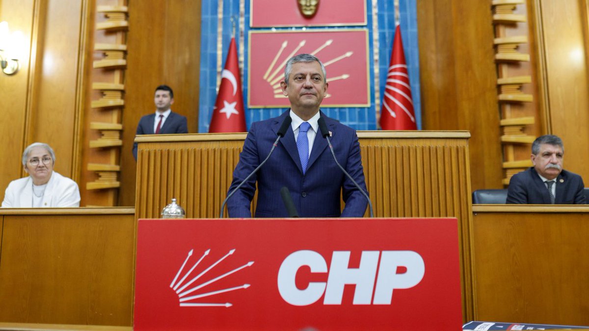 CHP'de Liderlik Krizi: Özgür Özel Konuştu, Kılıçdaroğlu Kürsüye Çıkamadı