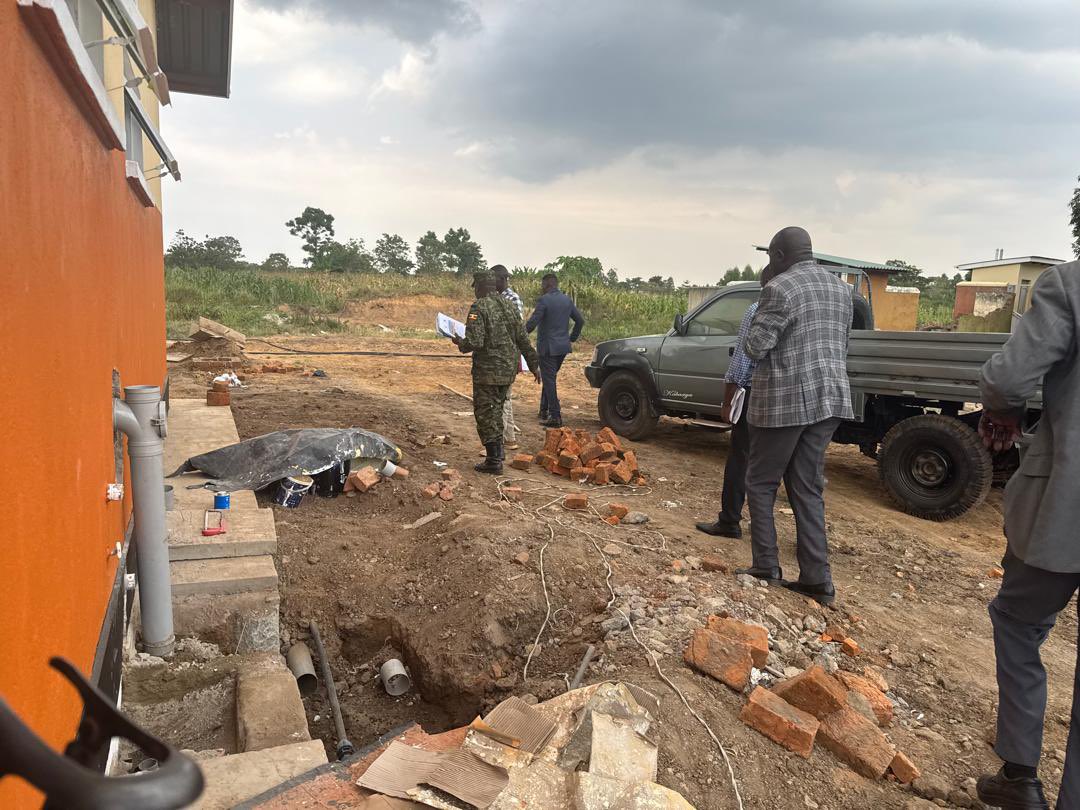 FrancisRwot's tweet photo. Today, together with district officials, we conducted a site inspection of the ongoing construction and upgrade of Etam HC III to HC IV in Amolatar by the UPDF Engineering Brigade, a project valued at UGX 786 million. @KagutaMuseveni @MODVA_UPDF @MinofHealthUG @CHRISBARYOMUNS1 https://t.co/XvYOLQuxl5