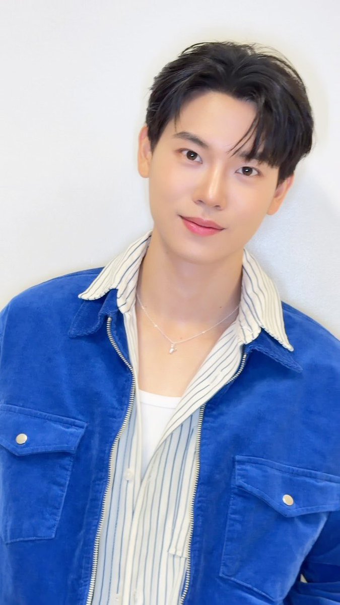 theoneyin's tweet photo. หล่อออร่าสุดๆ ✨✨

cr. parplernmakeups

TOPS TH x OralB x YINANAN 

#OralBxYin 
#yinyin_anw @yinyin_anw #หยิ่นวอร์ https://t.co/EZfrrpfMmQ
