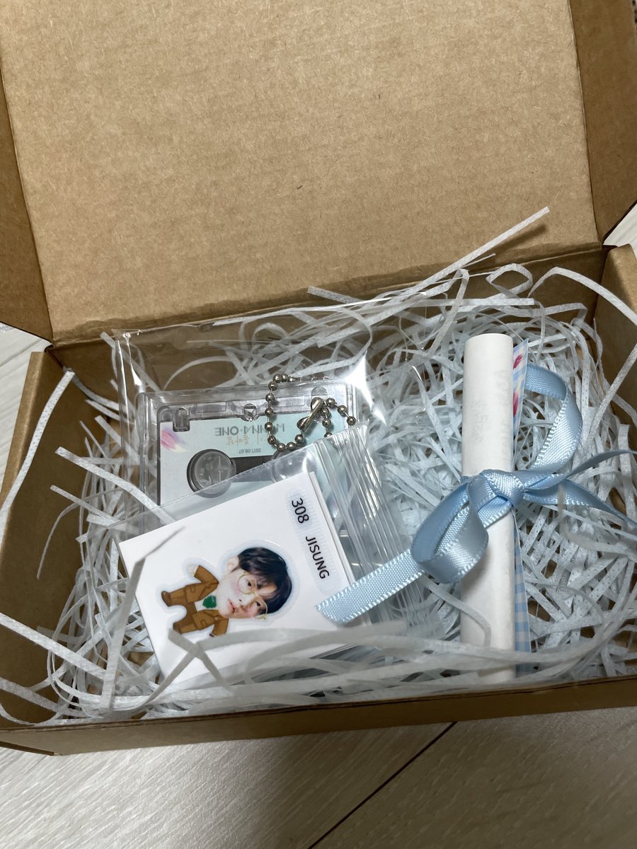 gap_danik's tweet photo. 이벤트 당첨 물품 잘 받았습니다!
오랜만에 돌아온 워너원에게 큰 힘이 되어 주셔서 감사드리고 다니엘 관린이 까지 ㄴㅁㄴㅁ감사합니당♡

@wannaone11_012 https://t.co/L3IDBhCHab