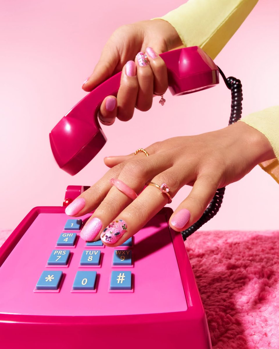 essence_ZA's tweet photo. hello, is this PINKTASTIC calling? 📞🩷your main character shade just picked up ☎️ the new #essence GEL NAIL POLISH: apply your colour, seal it with top gloss 💅 two easy steps to a gel-like finish that lasts up to 10 days!

best of all? no UV lamp needed 😍 https://t.co/3dRW61VUd8