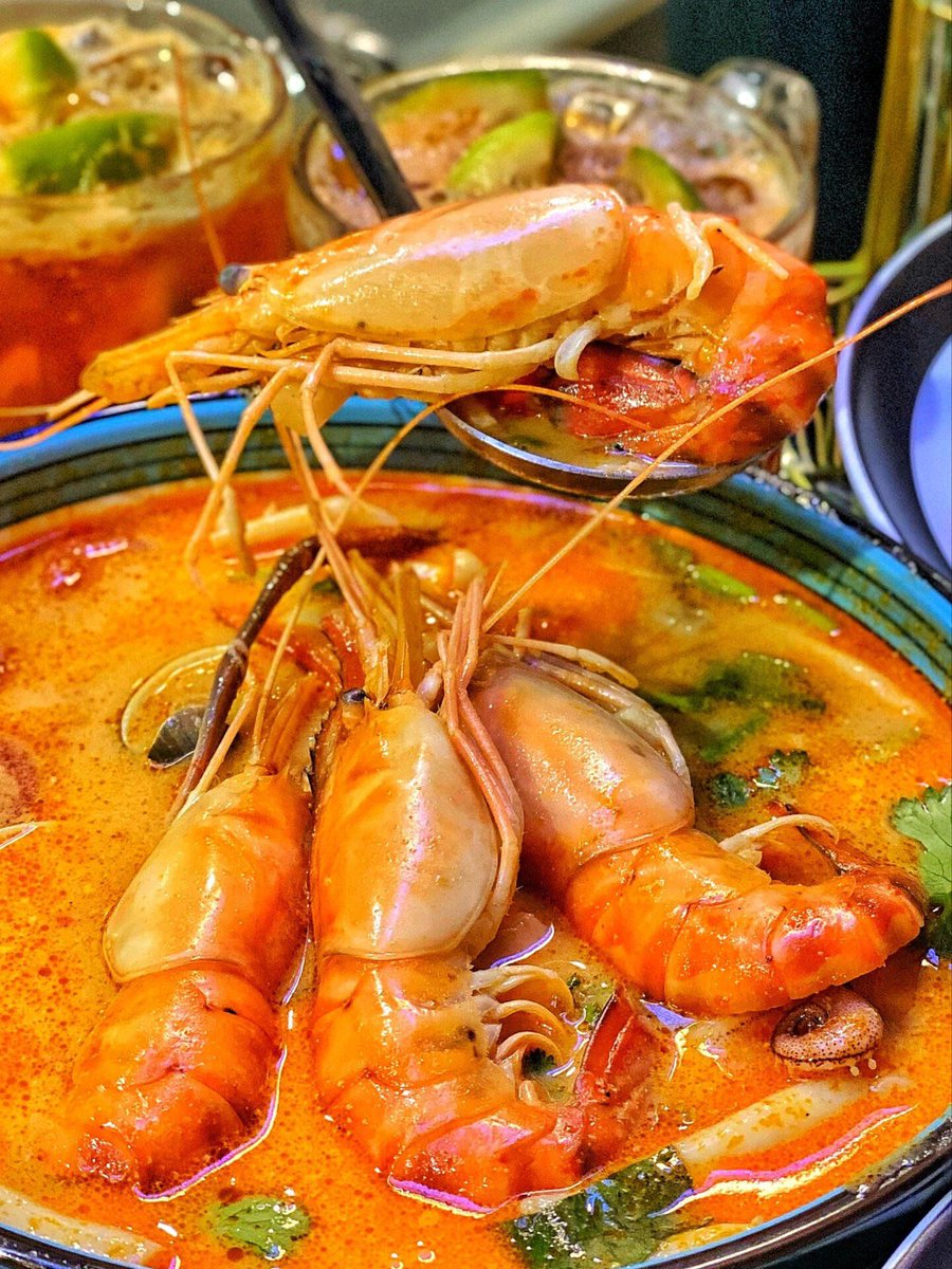 Azur_du_bled's tweet photo. Treat yourself to authentic Tom Yum Goong tonight—spicy, sour, and packed with fresh Thai herbs, the perfect cozy exotic bite! https://t.co/ZlDxf352Uu