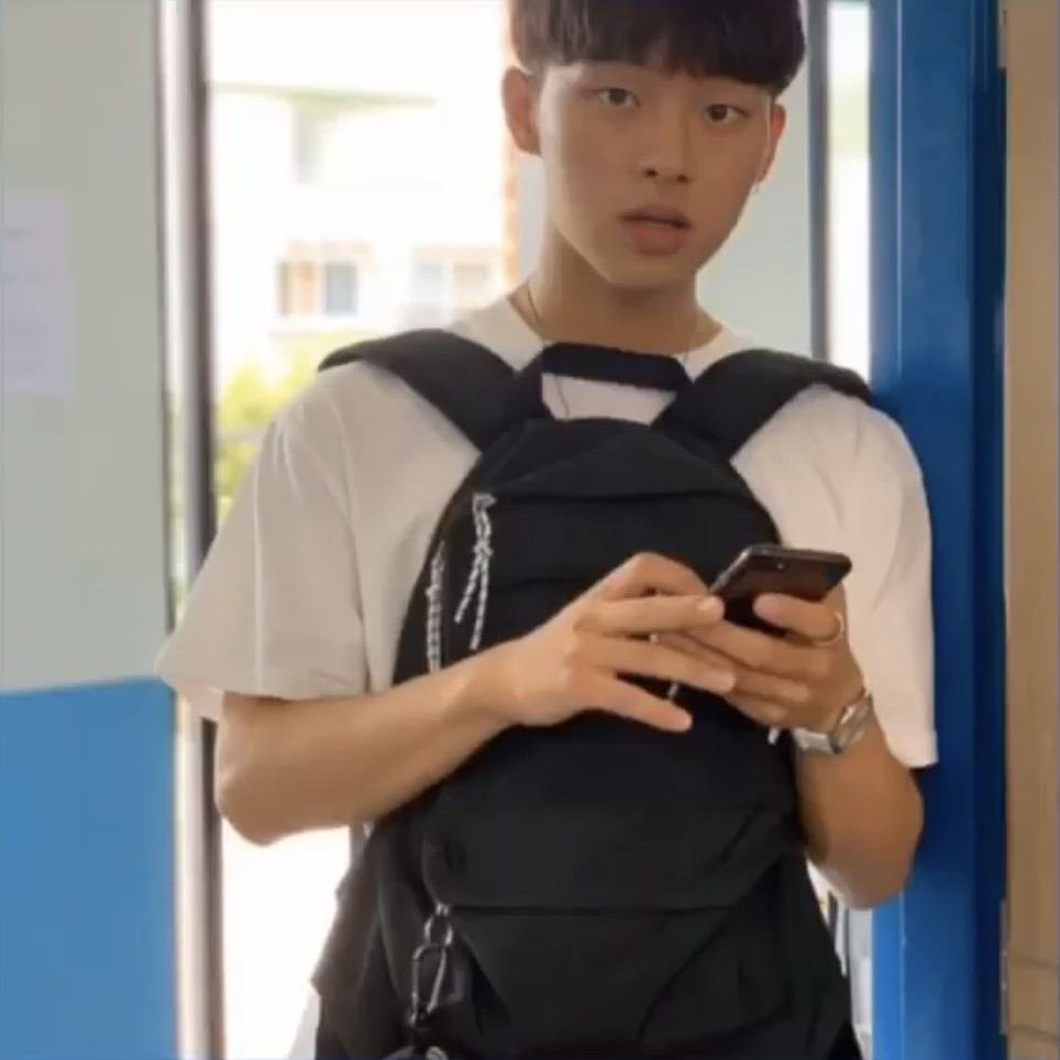 httpswookcokr's tweet photo. 토이스토리4 볼래?                       토이스토리5 볼래? https://t.co/efEJCVzBtq