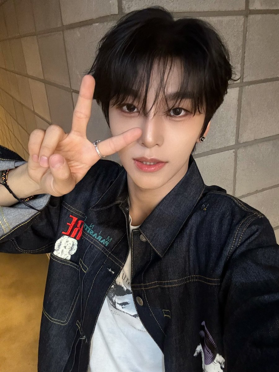 xinlongpchat's tweet photo. [💬] 260630 

🐉 : you’ve all been waiting for a long time, right~? i’ve been really looking forward to this too! well then… should I slowly start sending the photos? now? do you want to see it? 🤔 https://t.co/nXfAxoseh2