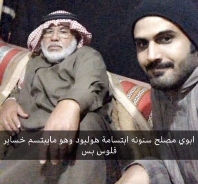 ratafns's tweet photo. جالسه اختار وش الميكب الي بجدده وبدفع كليتي عليه

وانا بالدوام اسوي ميكب هايلي بيبر https://t.co/9M6pj4Pqqe