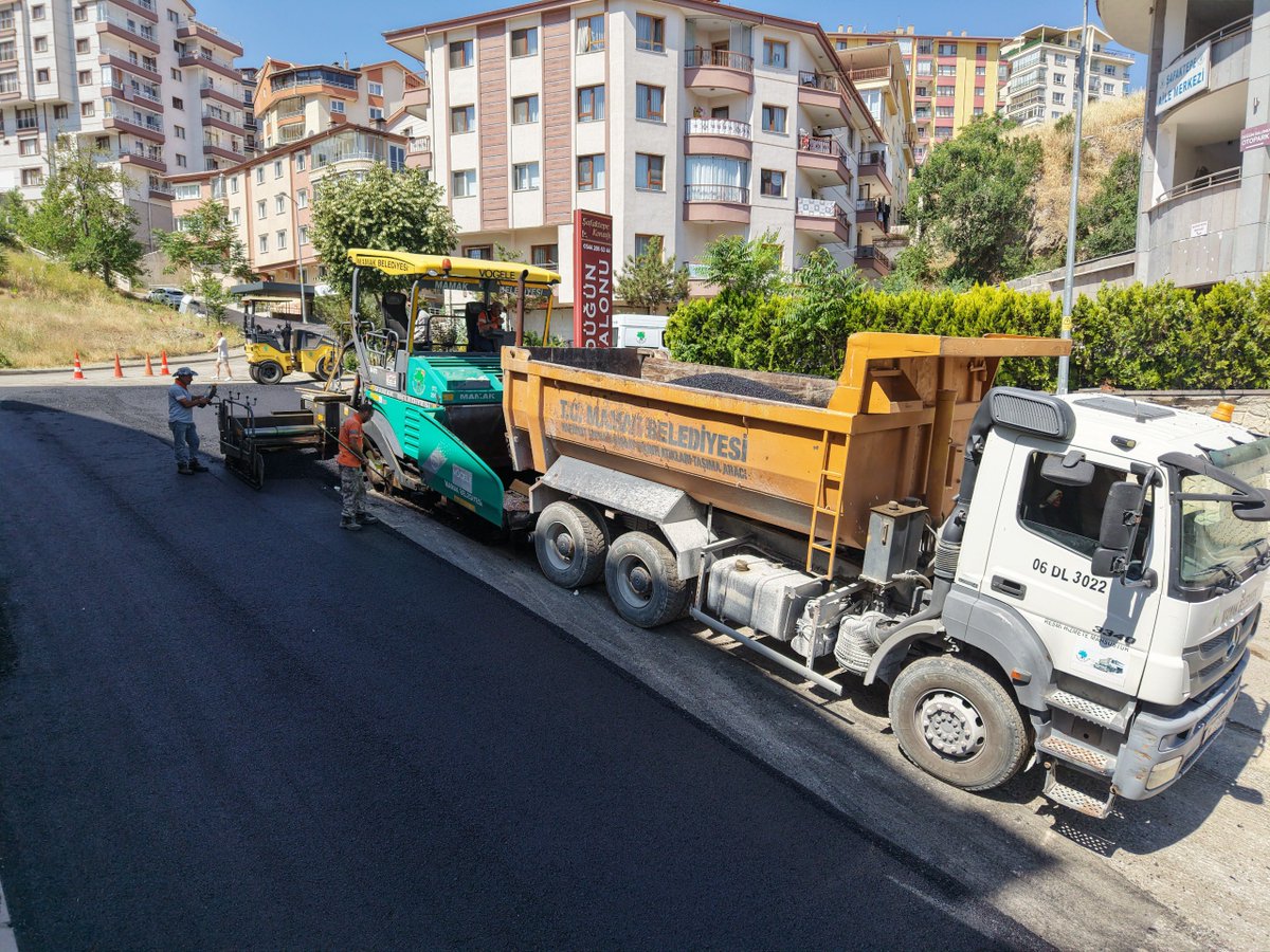 MamakBelediyesi's tweet photo. 🚧 Asfalt kaplama çalışmalarımıza devam ediyoruz.

Daha güvenli, daha konforlu ve daha modern ulaşım için yollarımızı yeniliyor, Mamak'ımızın ulaşım altyapısını güçlendiriyoruz.
@veligunduz.sahin https://t.co/Pq37tr1cBG