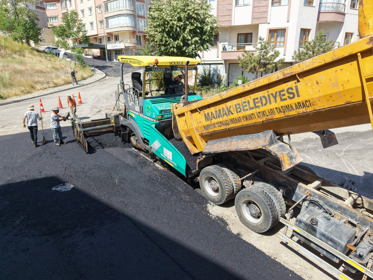 MamakBelediyesi's tweet photo. 🚧 Asfalt kaplama çalışmalarımıza devam ediyoruz.

Daha güvenli, daha konforlu ve daha modern ulaşım için yollarımızı yeniliyor, Mamak'ımızın ulaşım altyapısını güçlendiriyoruz.
@veligunduz.sahin https://t.co/Pq37tr1cBG