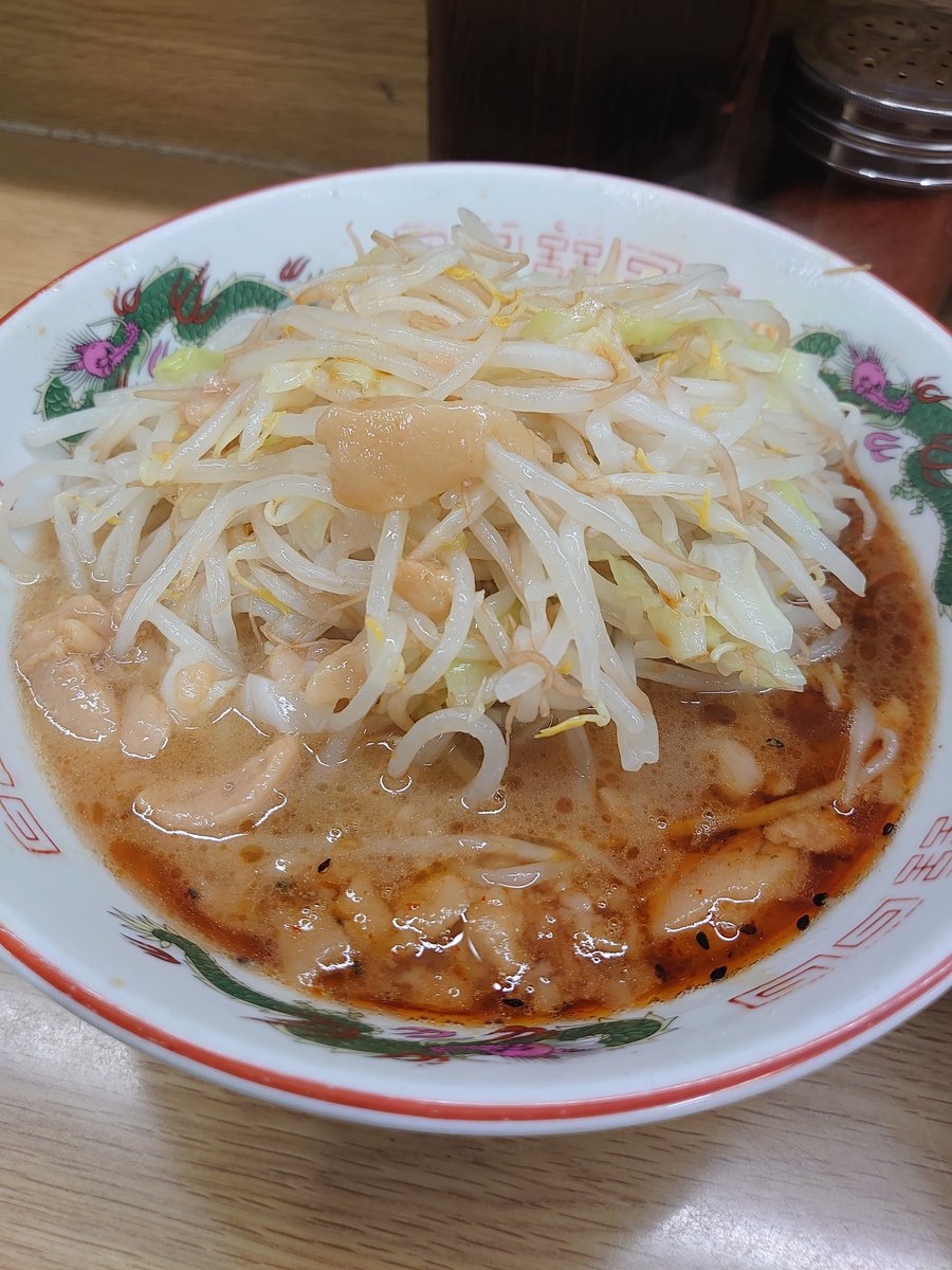 taka02100122's tweet photo. 二郎 栃木街道店
大つけ 鰹節 NK
日本残念でしたな⚽
しかししてもう明日から樹来…いやJulyとは🤣
美味い❗️旨すぎる🎵
麺量少しバグってますが嬉しい悲鳴♪
コイツは満腹中枢働く前に喰っとかにゃ!
最ッ高です😍
〆った栃街麺と爆乳激旨汁堪らん✨
豚様も神ってます♪
大満足の腹パンご馳走様でした。 https://t.co/GuHsHZsFzL