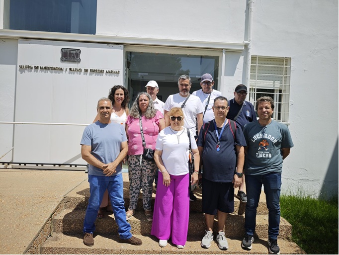 IfapaJunta's tweet photo. El centro #IFAPA Agua del Pino ha acogido una visita del centro de día “El Conquero” de @_FAISEM Huelva

Los participantes en esta actividad han podido conocer de cerca la labor de #investigación y desarrollo tecnológico del IFAPA en cultivos #marinos y recursos #pesqueros 🐟 https://t.co/5zeugDL4J8