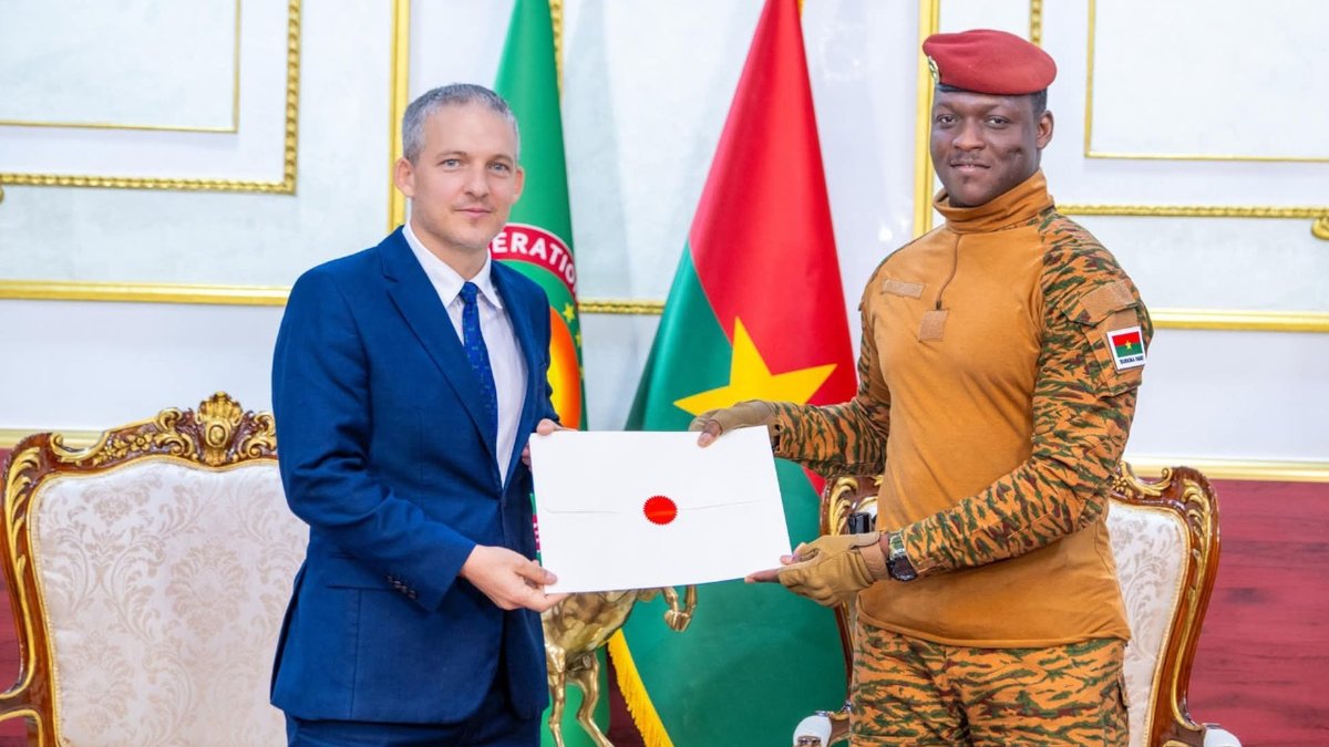 dailyislamist's tweet photo. 🔴 Burkina Faso'daki cunta yönetimin lideri İbrahim Traore, İsrail Büyükelçisi'ni ağırlayarak 'güven mektubunu' kabul etti. https://t.co/GZr5GMlTa8