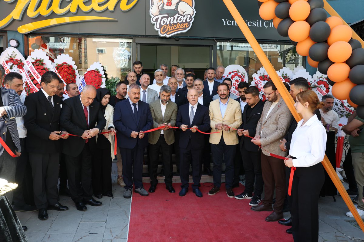 mehmetsekmen's tweet photo. Erzurum’da hizmet vermeye başlayan Ton Ton Chicken Restorant’ın açılışına katıldık. 

Şehrimize değer katacak işletmemize bol ve bereketli kazançlar diliyorum. Rabbim, hayırlı ve uğurlu eylesin. https://t.co/Te99fWjV9b
