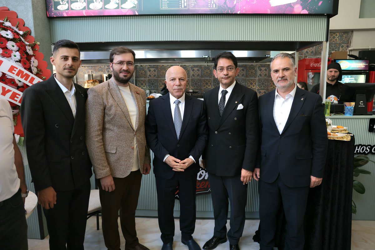 mehmetsekmen's tweet photo. Erzurum’da hizmet vermeye başlayan Ton Ton Chicken Restorant’ın açılışına katıldık. 

Şehrimize değer katacak işletmemize bol ve bereketli kazançlar diliyorum. Rabbim, hayırlı ve uğurlu eylesin. https://t.co/Te99fWjV9b
