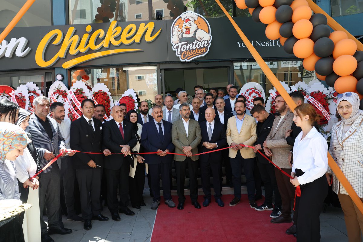 mehmetsekmen's tweet photo. Erzurum’da hizmet vermeye başlayan Ton Ton Chicken Restorant’ın açılışına katıldık. 

Şehrimize değer katacak işletmemize bol ve bereketli kazançlar diliyorum. Rabbim, hayırlı ve uğurlu eylesin. https://t.co/Te99fWjV9b