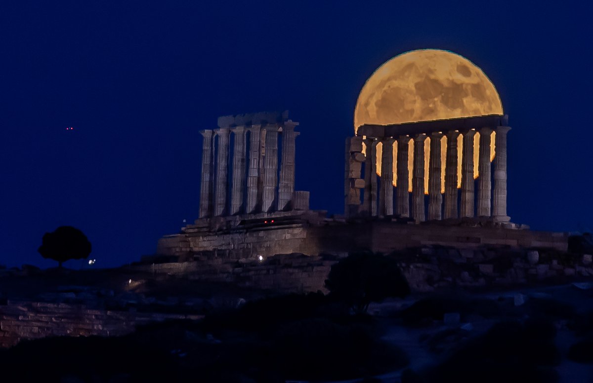 lolosmarios's tweet photo. The full moon, known as the Strawberry Moon, rises over the Temple of Poseidon on Cape Sounion near Athens, Greece, on June 29, 2026.
#fullmoon https://t.co/msvyo3zyAM