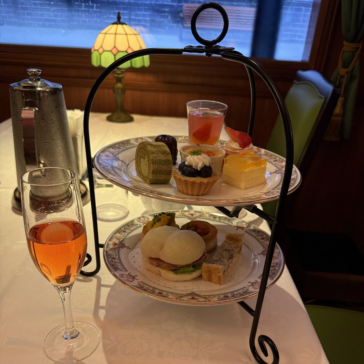 skyon1128's tweet photo. 西武園ゆうえんち行ってきたよ！！
お目当ては「豪華列車はミステリーを乗せて」というイマーシブ(*´꒳`*)
アフタヌーンティー美味しかったし、
めっっっちゃ間近でお芝居観れたし、
ちゃんと物語の一員になれたし、
本当に楽しかったぁ(っ´ω`c)♡ https://t.co/Ggvxsek1Mp