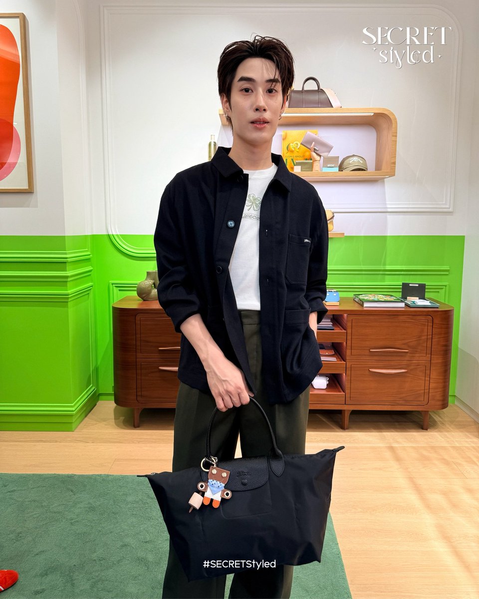 SECRET_Styled's tweet photo. #Tle_mtm
#LongchampFall26xTle
#LongchampBeCurious #LongchampFW26 

ส่งความหล่อของหนุ่ม “เติ้ล มติมันท์” ในงานของ Long Champ ต้อนรับฤดูกาลใหม่ Fall 2026 ภายใต้คอนเซปต์ “Be Curious” สะท้อนจิตวิญญาณปารีเซียงนักสำรวจ ✨️

มาร่วมถ่ายทอดโททัลลุคจากคอลเลกชั่น พร้อมร่วมสัมผัสประสบการณ์ Treasure Hunt ที่ลองฌองป์บูทีค ชั้น 1 Central World 

#SECRETStyled