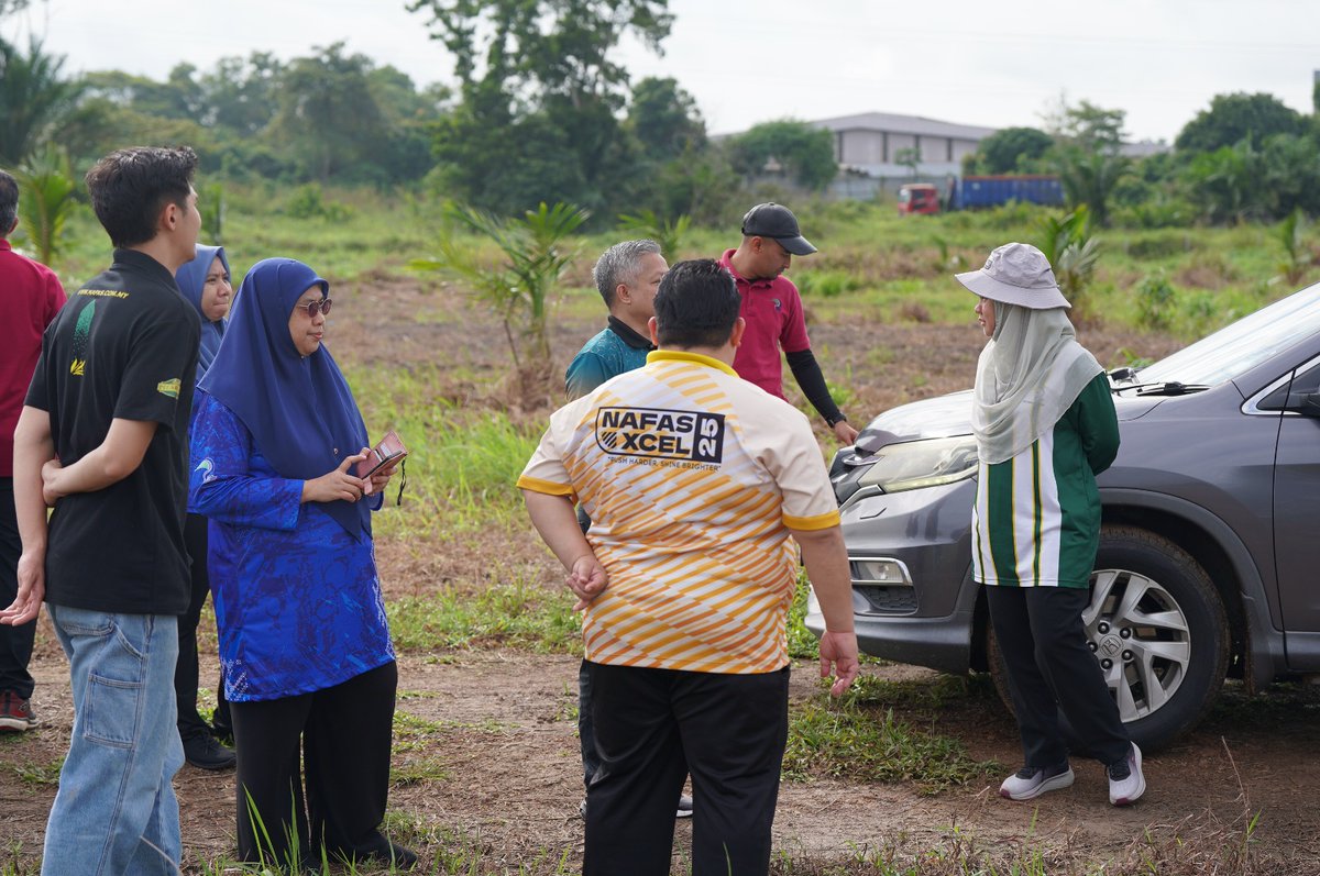 nafashq's tweet photo. Turut hadir ialah Timbalan Pengarah LPP Negeri Johor, Puan Nurul Aini Abdul Samad, Ketua Unit Pembangunan Ekonomi, En. Muhammad Zuhaili Muhammad, dan Eksekutif Pengeluaran, En. Syamsul Amri Othman, bersama barisan pegawai LPP Johor. https://t.co/rPhP2R9JZL