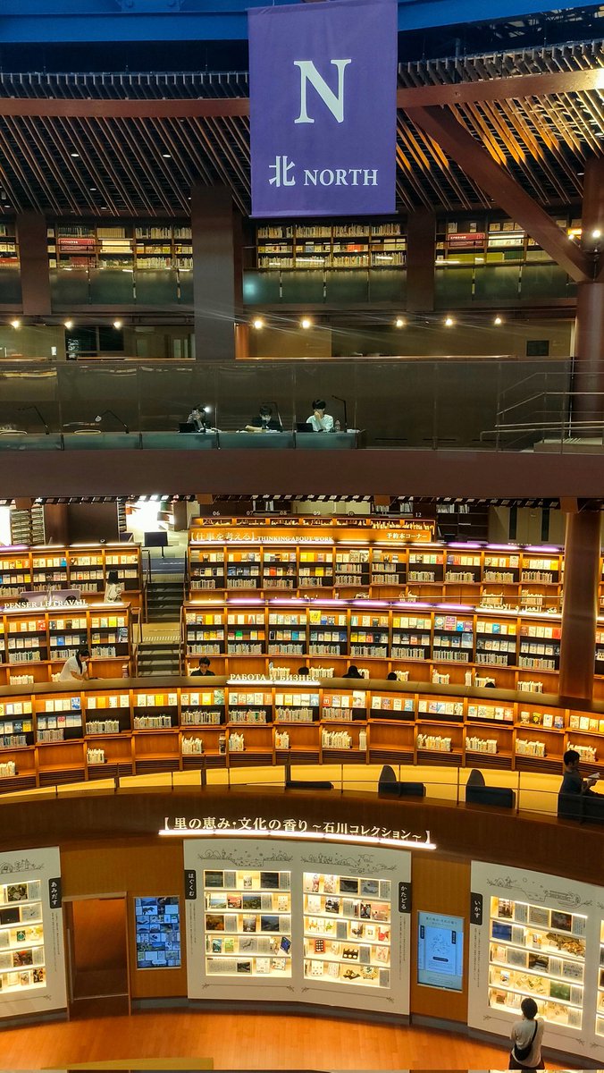 ua_dazzlingbear's tweet photo. 石川県立図書館
美しい図書館としてSNSで人気の図書館。
建築が美しいのみでなく、豊富な蔵書も面白そうだったし、閲覧・自習スペースも多くて近所に住んでたら通いたい図書館だと思った。 https://t.co/7W4XpqpHuY