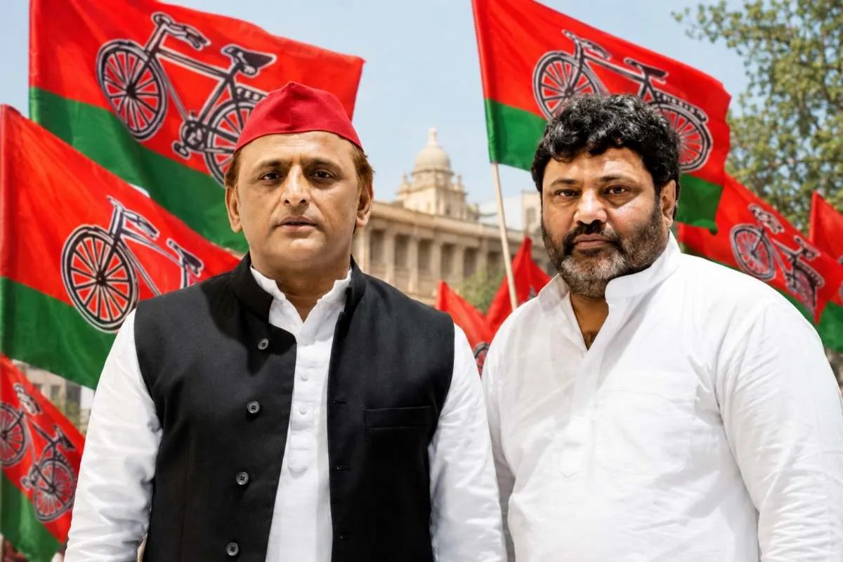 ZakirAliTyagi's tweet photo. समाजवादी पार्टी के नेता और वर्तमान में मुरादाबाद के कांठ से विधायक कमाल अख़्तर ने विधानमंडल मुख्य सचेतक (चीफ़ व्हिप) पद से दिया इस्तीफ़ा, कमाल अख़्तर के इस इस्तीफ़े ने यूपी की राजनीति में हलचल मचा दी हैं क्योंकि यह कोई सामान्य इस्तीफ़ा नहीं है।

कमाल अख़्तर इन दिनों मुरादाबाद से सपा की सांसद रूची वीरा पर दिए गए बयानों को लेकर चर्चा में हैं, वहीं रूची वीरा ने भी बयान दिया था कि कुछ मुस्लिम नेताओं को मैं पच नहीं रही हूं, अखिलेश यादव ने दोनों ही नेताओं को समझाने के लिए लखनऊ बुलाया था लेकिन इसी बीच कमाल अख़्तर ने मुख्य सचेतक के पद से इस्तीफ़ा देकर चौंका दिया है और बयान जारी कर रहा "मुझे अखिलेश यादव जी का जो आदेश मिला है मैं उसका पूरी तरह से पालन करता रहूंगा।"