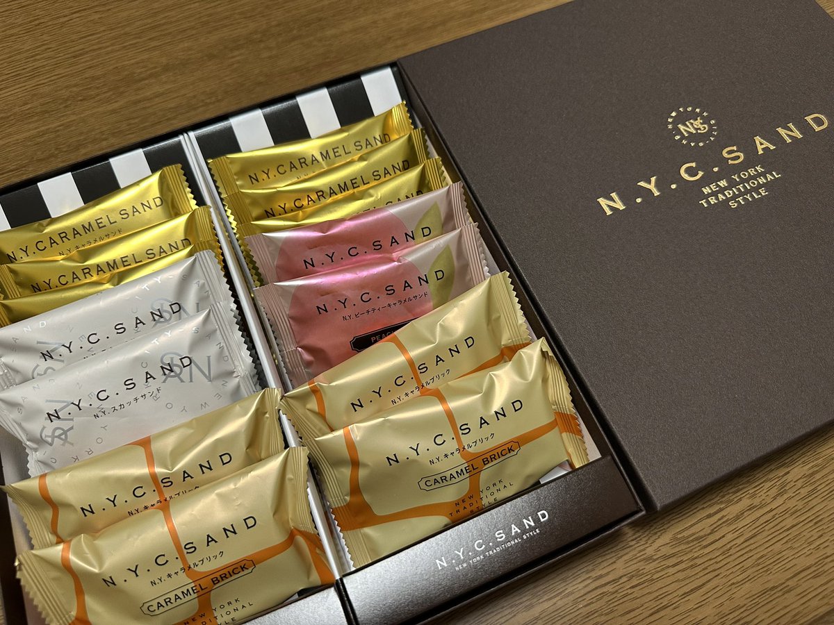 MACLIFELab's tweet photo. 3時のおやつは
N.Y.C.SAND
ニューヨークシティサンド
N.Y.C.Sギフトボックス

#NYCSAND
#ニューヨークシティサンド
#NYCSギフトボックス

#MACLIFELab https://t.co/D5BBdQvbs8