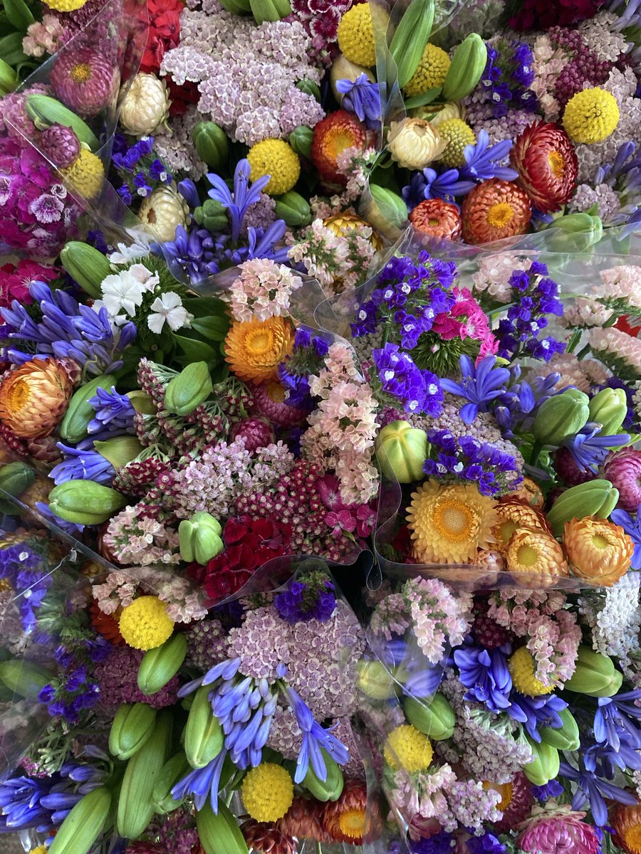 FlorsLlado's tweet photo. Bouquets d’estiu amb les nostres flors demà al @mercatflor.cat https://t.co/8HYonRo4JR