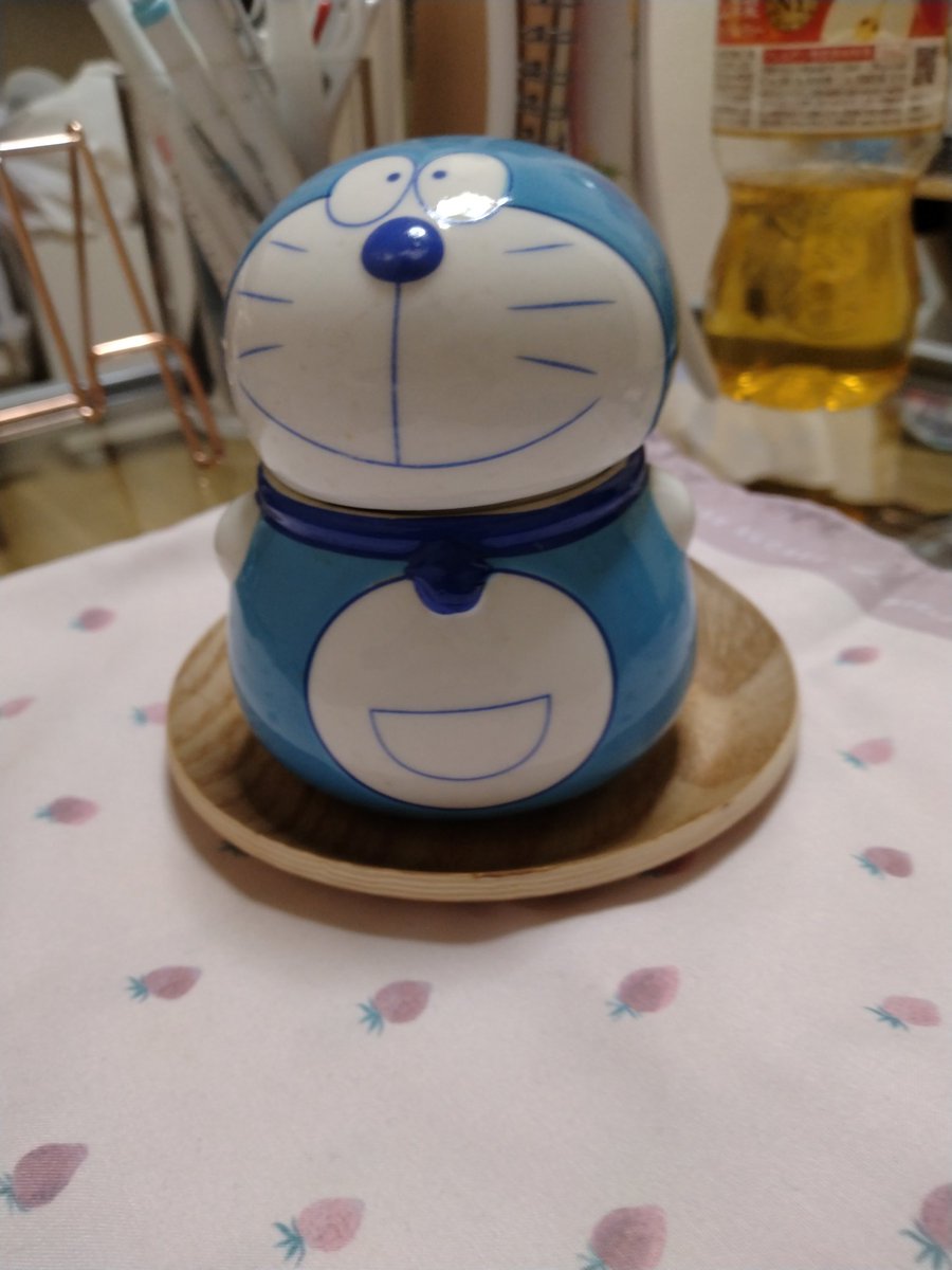 rie_pears's tweet photo. 実家からただいま。

昔の私物を整理するの、恥ずかしくて逆に笑うwww
小中学生の私、日記とか作文の文面が稚拙でアホ過ぎる…。

りぼんの付録の手帳とドラえもんのおきあがりこぼし型の小物入れ。 https://t.co/G8jussbJo7