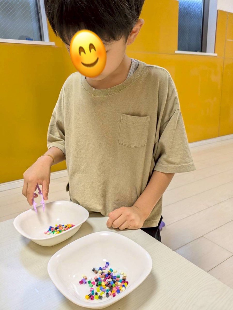 firstdream_02's tweet photo. ⭐️新堀教室⭐️
2026.6.30(火)
『お箸トレーニング🥢』
おはじきとビーズを使って、お箸のトレーニングを行いました‼️
ものを掴んだまま手を動かす動作を繰り返すことで、遊びながら指先の力を養っています✨

▽ファーストシーンドリームの詳細はこちら！
https://t.co/y2cIInJFgo

#放デイ #療育 https://t.co/0kCbpN1EtY