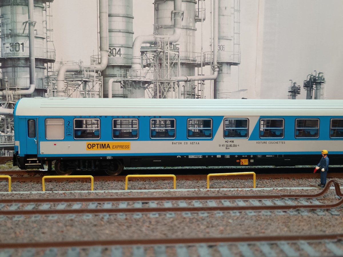 Yochan_Bahn's tweet photo. YBGお初の北マケドニア共和国🇲🇰MŽの客車(クシェット)佳き!ヽ(´ー`)ノ
MŽ(MЖ) Bclm type Goša Z2 Ep.5
"Optima Express" livery
(ACME 52831)
#東欧チャンピオンカーニバル
#OptimaExpress
#night_train_Collection
#欧州型H0よ
#鉄道模型
#HOゲージ https://t.co/RNYrH5FxGI