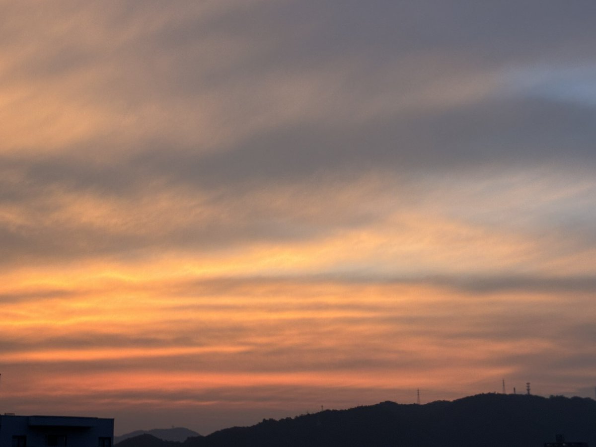 komika7788's tweet photo. 6月30日
山羊座満月の日の夕空🌆 https://t.co/v8IVULuL1i